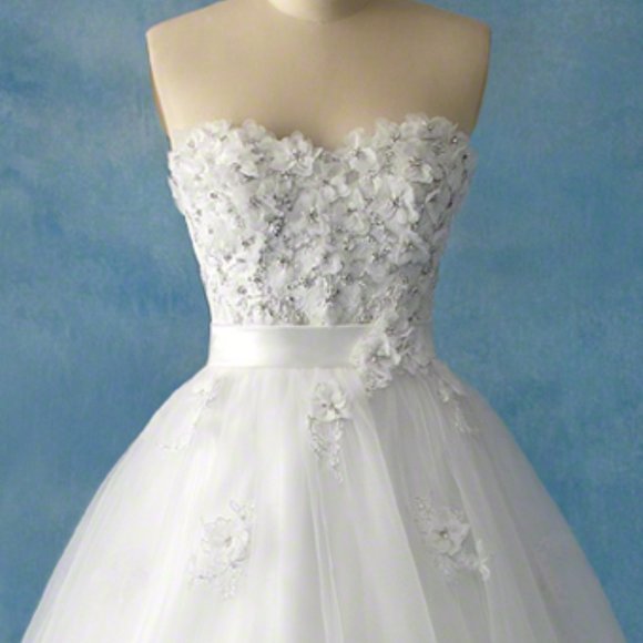 Alfred angelo Disney Snow White Wedding Dress - Picture 2 of 4